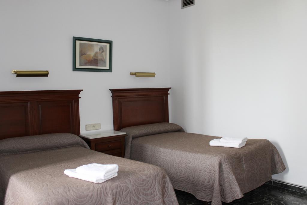 Hostal Conchita Legazpi Madrid Exterior photo