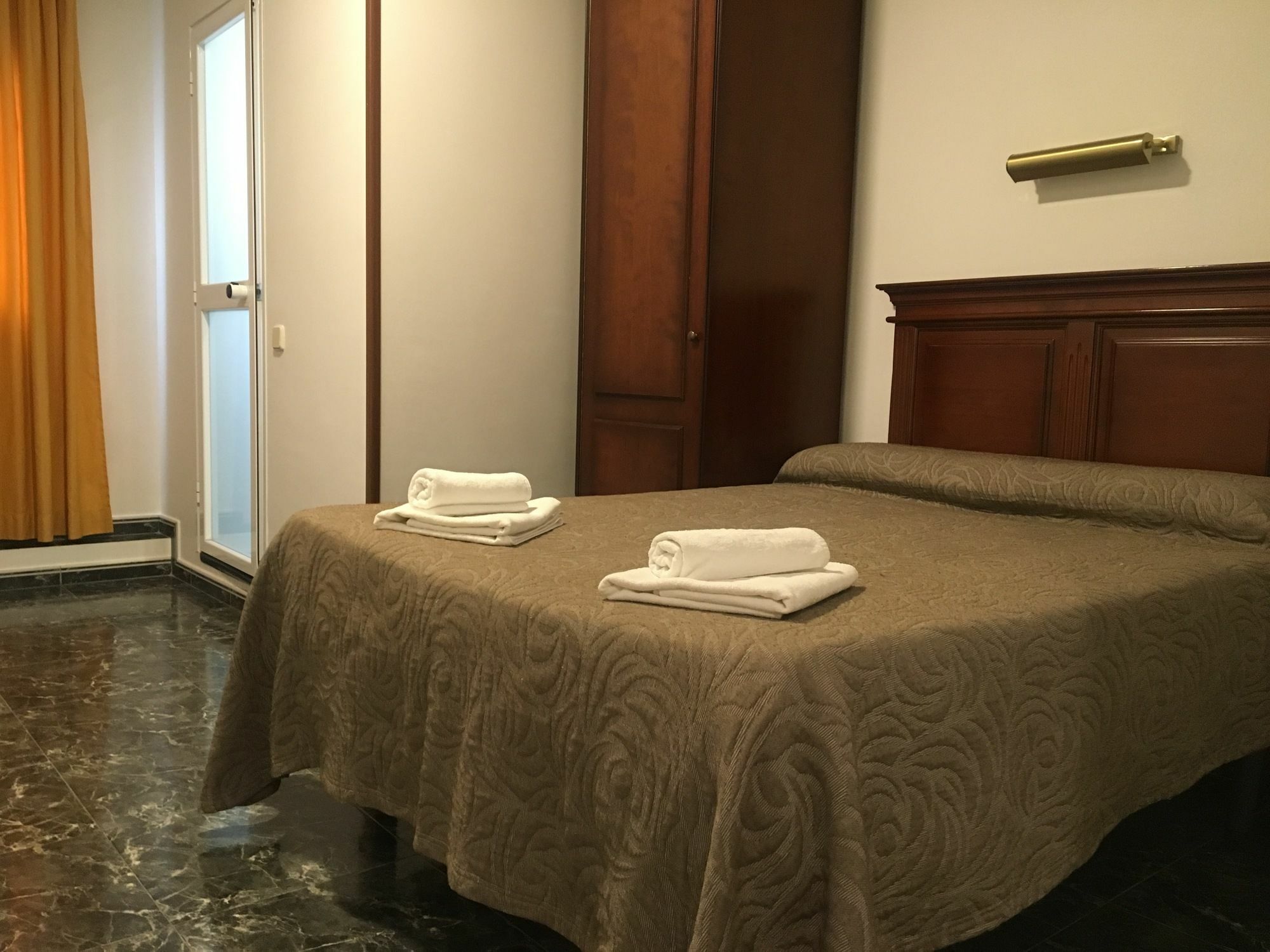 Hostal Conchita Legazpi Madrid Exterior photo